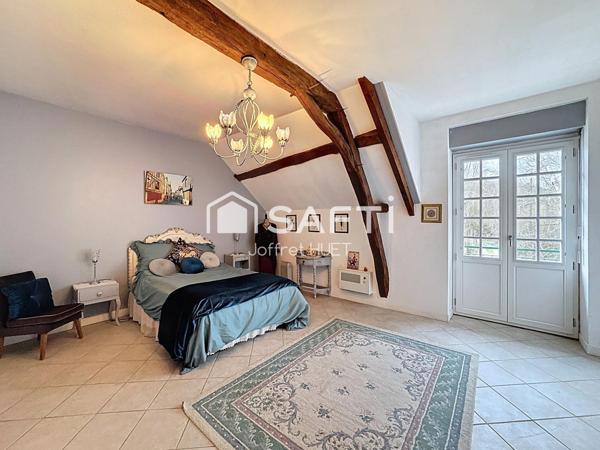 MAISON DE FAMILLE EN BORD DE SARTHE