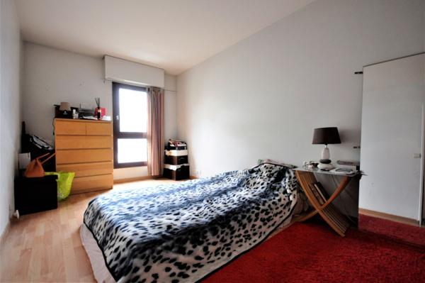 Puteaux limite Suresnes proche seine à  10Mn à  pied du tram