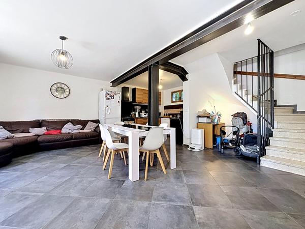 Maison Orange d'environ 92m²