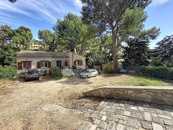 La Ciotat ?  Saint-Jean - Une propriété familiale d'exception entre élégance, sérénité et potentiel patrimonial