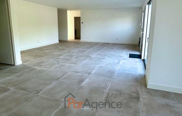 SEMUSSAC PROCHE COMMERCES