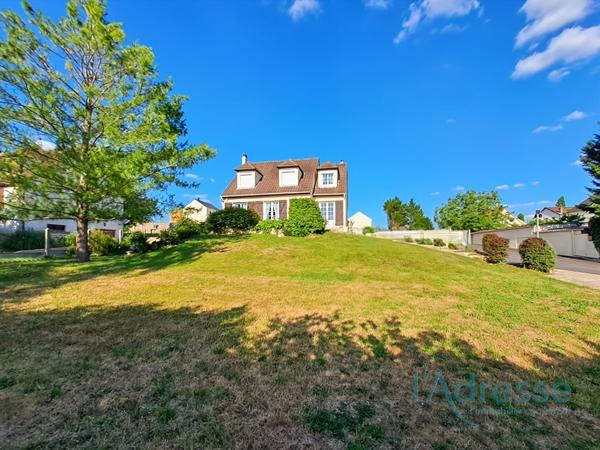 ARPAJON ? Belle maison familiale avec terrain constructible ? 150 m² habitables sur 1400 m² de terrain