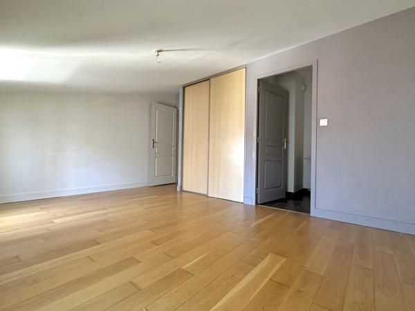 Immeuble mixte – 4 logements et commerce – Hyper-centre de Saintes