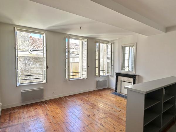 Immeuble mixte – 4 logements et commerce – Hyper-centre de Saintes