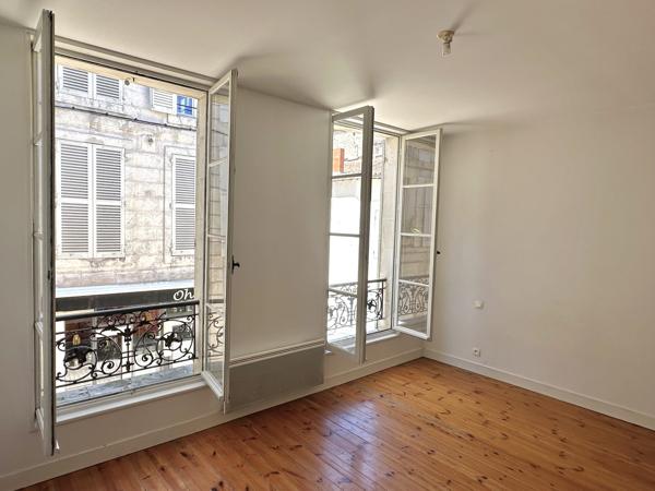 Immeuble mixte – 4 logements et commerce – Hyper-centre de Saintes
