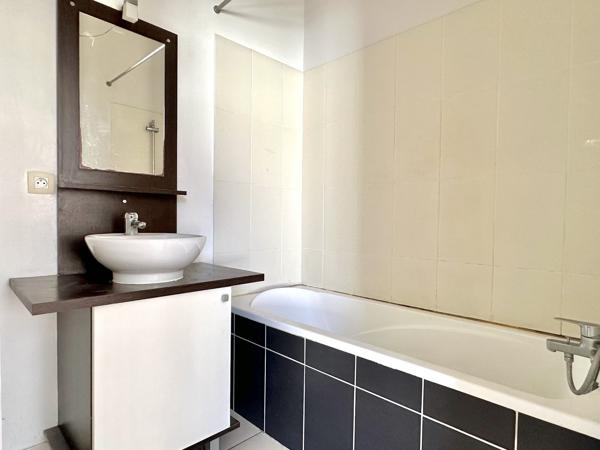 Immeuble mixte – 4 logements et commerce – Hyper-centre de Saintes