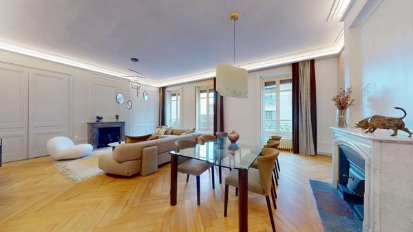 Appartement 5 pièces - 222 m²