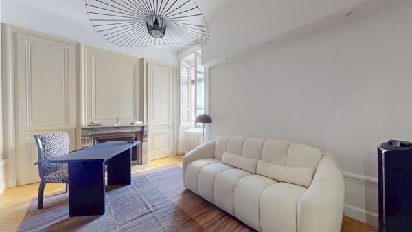 Appartement 5 pièces - 222 m²