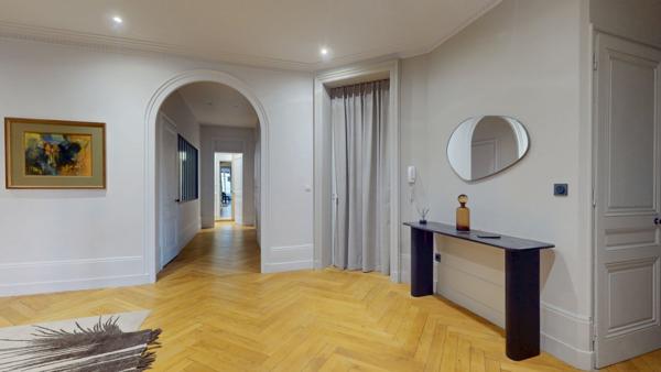 Appartement 5 pièces - 222 m²