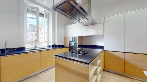 Appartement 5 pièces - 222 m²