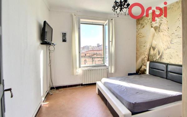 Appartement à vendre    3 pièces • 54,30 m2 Marseille 2