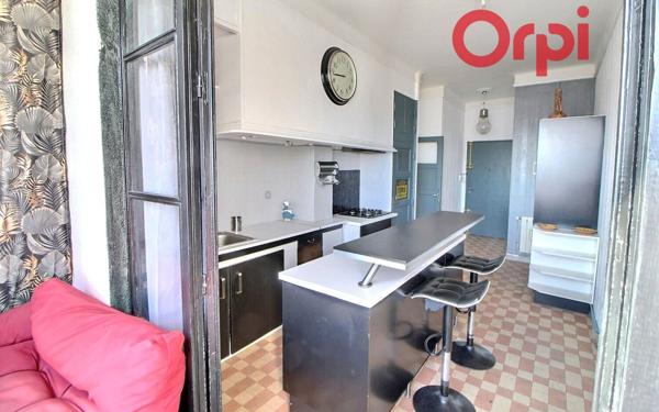 Appartement à vendre    3 pièces • 54,30 m2 Marseille 2