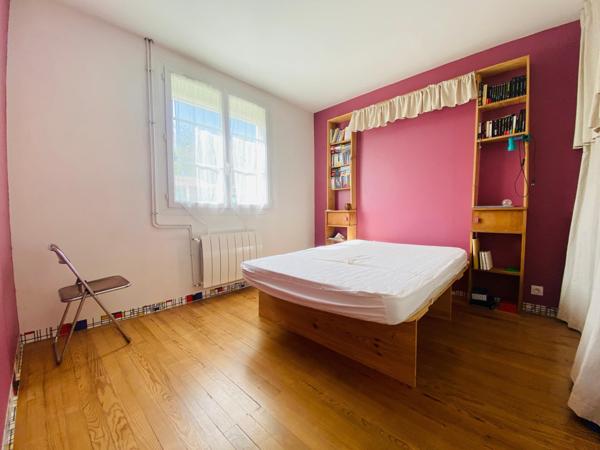 CENON – Maison rénovée 122 m² – Parcelle 813 m² – 4 chambres – Jardin, potager – Dépendance – Cave – Garage – Hammam