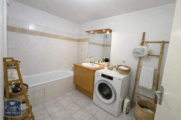 Appartement à louer 2 pièces 49.69m² Nîmes (30000)
