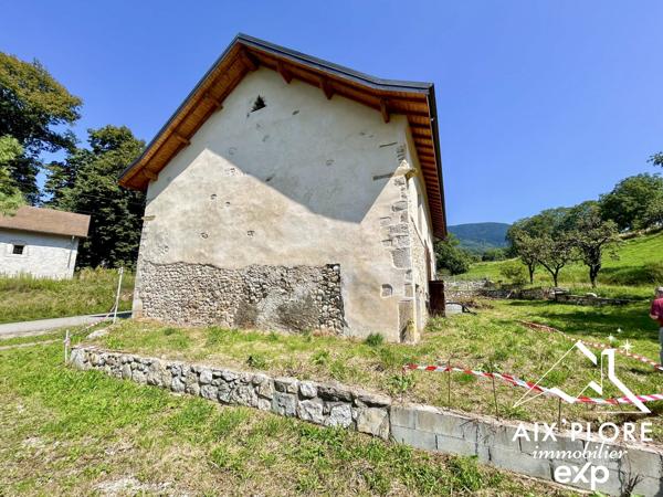 Grange de 592 m² sur parcelle de 889 m²