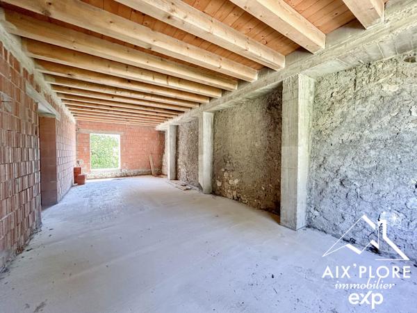 Grange de 592 m² sur parcelle de 889 m²