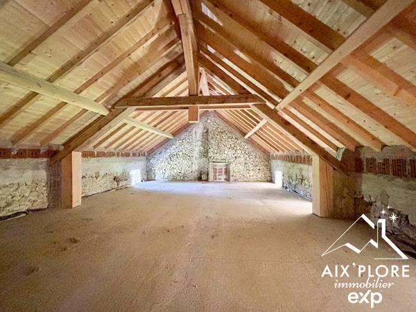 Grange de 592 m² sur parcelle de 889 m²