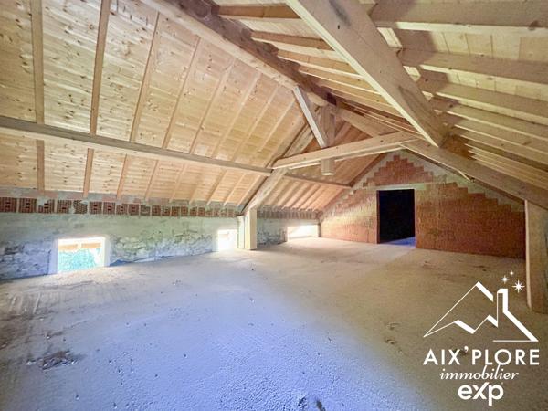 Grange de 592 m² sur parcelle de 889 m²