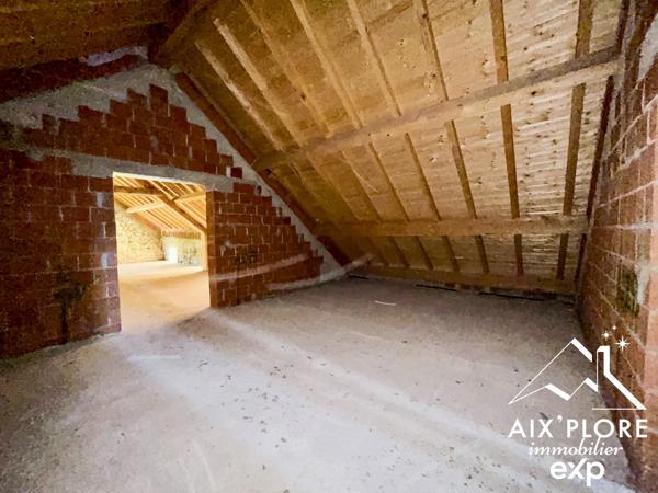 Grange de 592 m² sur parcelle de 889 m²