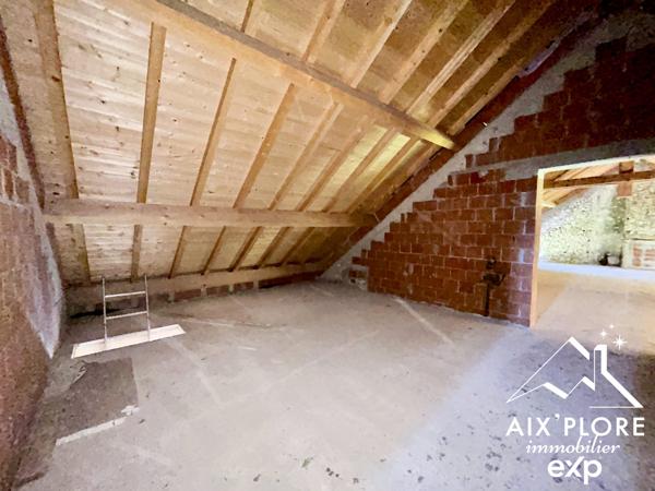 Grange de 592 m² sur parcelle de 889 m²