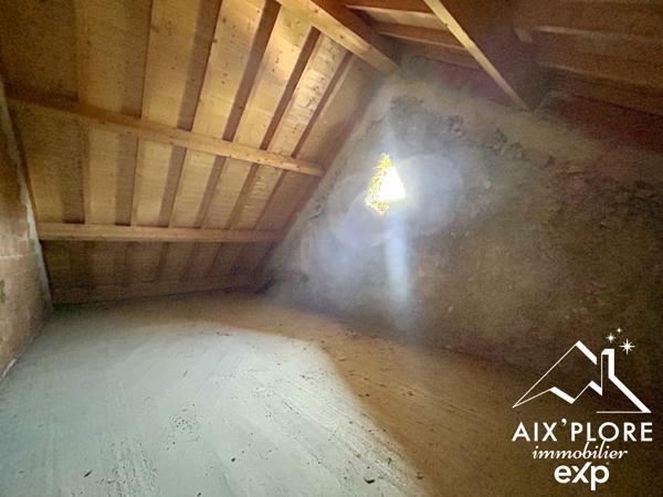 Grange de 592 m² sur parcelle de 889 m²