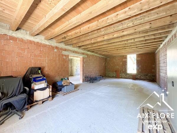 Grange de 592 m² sur parcelle de 889 m²