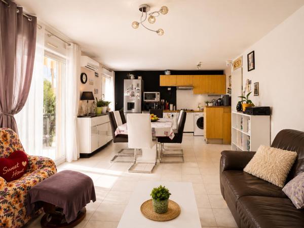 Appartement
         3 pièces
        - 66 m² Exclusivité 235 000 € *