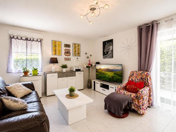 Appartement
         3 pièces
        - 66 m² Exclusivité 235 000 € *
