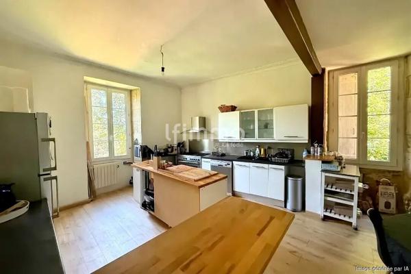 Maison de caractère en pierre rénovée – 350 m² au cœur de Langon