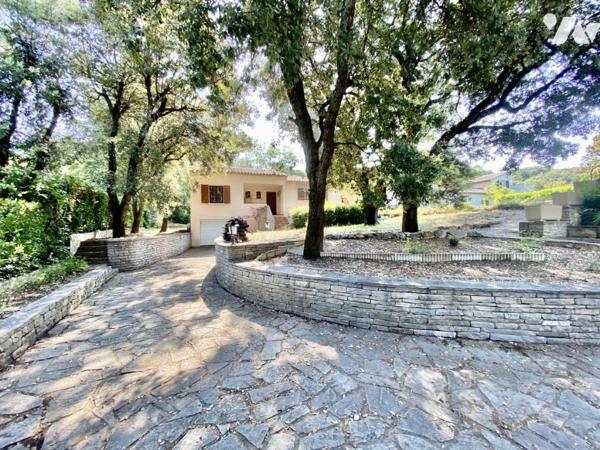 Maison de 111 m² T4 sur une parcelle de 1 303 m² avec piscine et grand garage