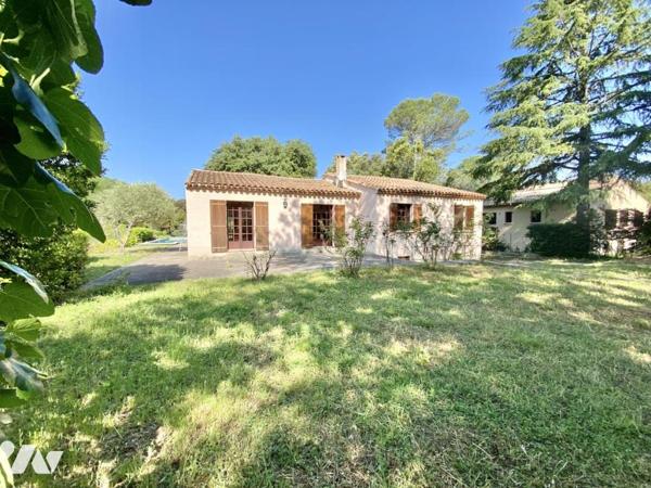 Maison de 111 m² T4 sur une parcelle de 1 303 m² avec piscine et grand garage