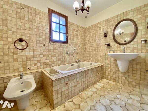 Maison de 111 m² T4 sur une parcelle de 1 303 m² avec piscine et grand garage