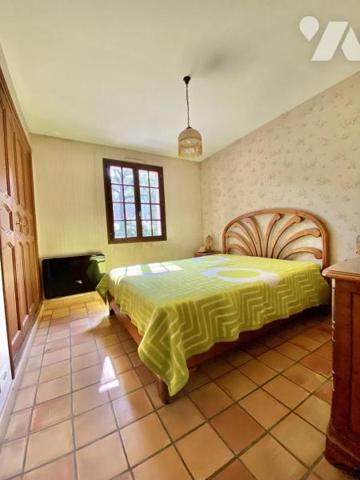 Maison de 111 m² T4 sur une parcelle de 1 303 m² avec piscine et grand garage