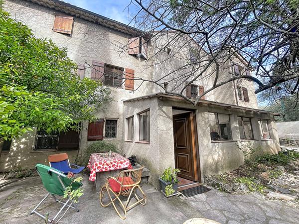 Plan de Grasse centre, maison de 10 pièces, 160 m², jardin de 300 m2,