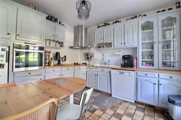 Maison familiale de 8 pièces avec piscine à Saint Leu La Forêt -