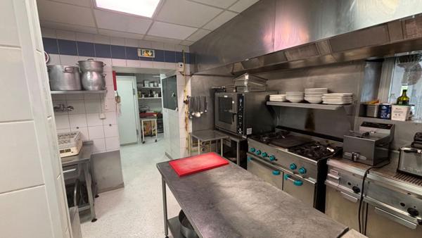 04000 DIGNE LES BAINS - Bar, Restaurant avec 7 logement , Fonds et Murs