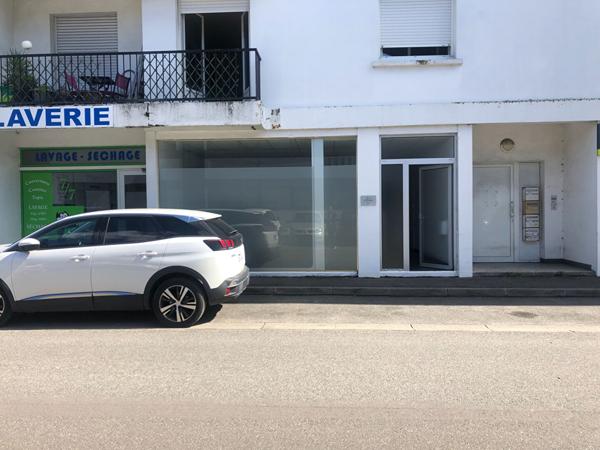 PARENTIS-EN-BORN - Local commercial