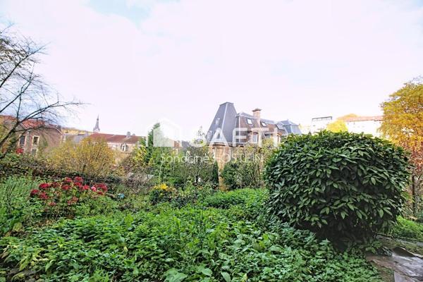 Appartement Duplex avec 3 chambres-mezzanine-caves-garage et jardin!