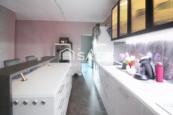 Appartement Duplex avec 3 chambres-mezzanine-caves-garage et jardin!