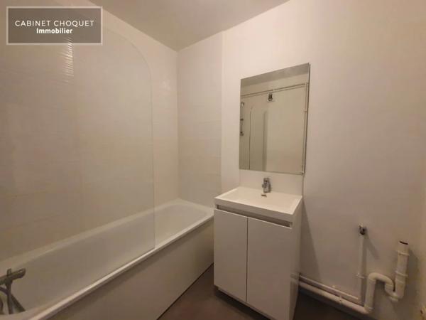 F3 AVEC BALCON ET PARKING A LOUER - LA MADELEINE - 63.5 m 2 - 918 € charges comprises par mois
