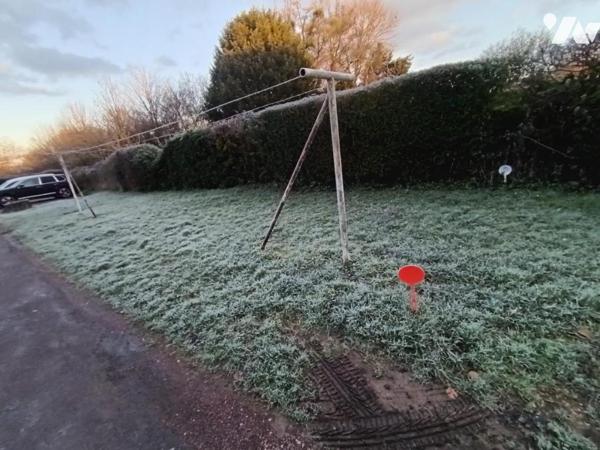ensemble de deux maisons louées