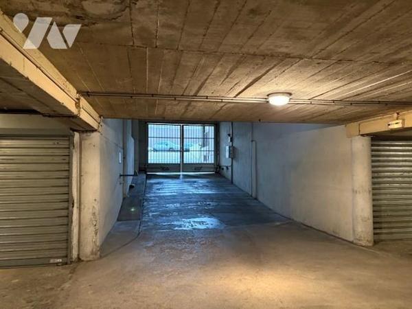 BOX en SOUS-SOL - IDEAL PETITE VOITURE ou DEUX-ROUES