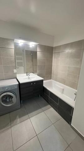 Limite Mt Alfort F3 de 66 m² avec grand balcon et parking sécurisé à Créteil, proche du RER D et du métro ligne 8 Ligne15 Sud