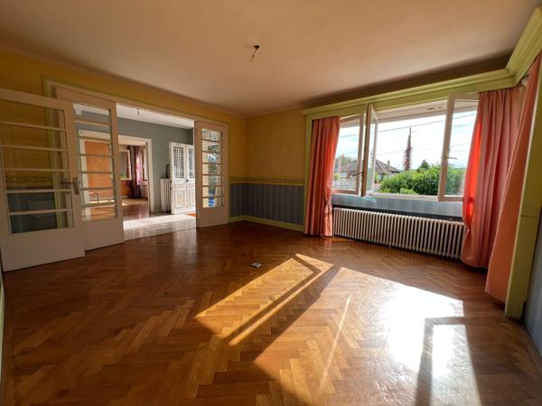 Maison Fretigney Velloreille 9 pièce(s) 216 m2 sur terrain de 5947m²