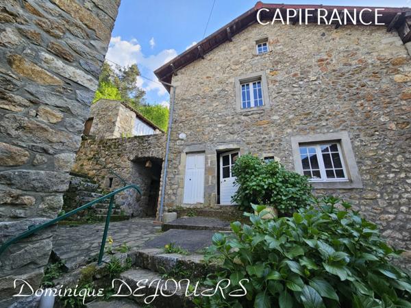 Tènement immobilier dans un écrin de verdure Maisons en pierres avec des dépendances à imaginer. Aucun vis-à-vis - Petit hameau.