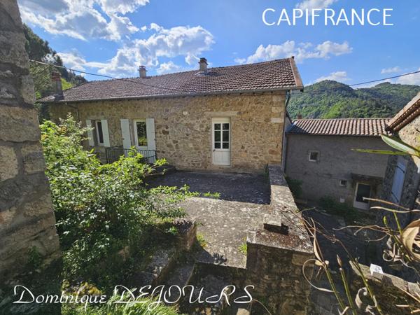 Tènement immobilier dans un écrin de verdure Maisons en pierres avec des dépendances à imaginer. Aucun vis-à-vis - Petit hameau.