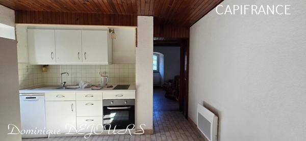 Tènement immobilier dans un écrin de verdure Maisons en pierres avec des dépendances à imaginer. Aucun vis-à-vis - Petit hameau.