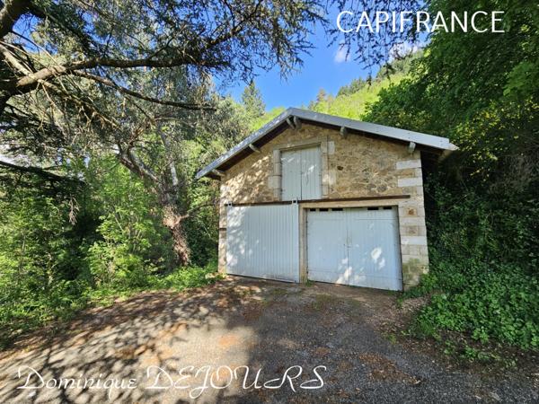 Tènement immobilier dans un écrin de verdure Maisons en pierres avec des dépendances à imaginer. Aucun vis-à-vis - Petit hameau.