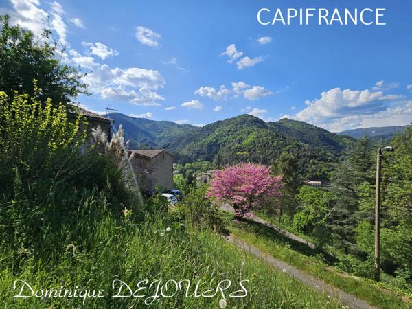 Tènement immobilier dans un écrin de verdure Maisons en pierres avec des dépendances à imaginer. Aucun vis-à-vis - Petit hameau.