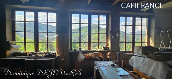 Tènement immobilier dans un écrin de verdure Maisons en pierres avec des dépendances à imaginer. Aucun vis-à-vis - Petit hameau.